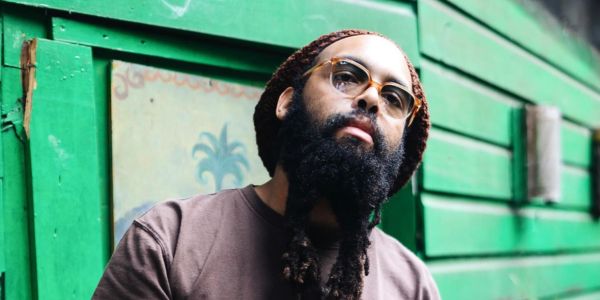 Jah Lil shines on the powerful reggae anthem ‘Warn Yuh’. Reggae Tastemaker