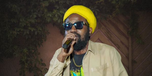 Ras Ajai drops a tropical slow burner with new single, ‘Let’s Be Honest’. Reggae Tastemaker
