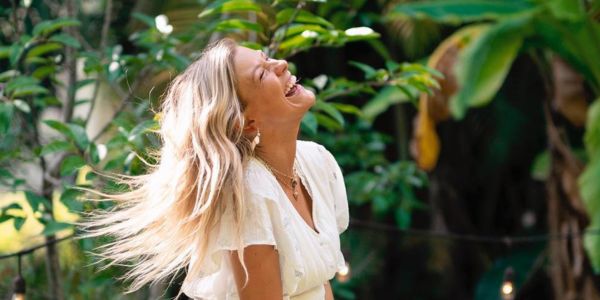 Reggae, soul and Cali sunshine: Claire Wright’s ‘Holding on Tight’. Reggae Tastemaker