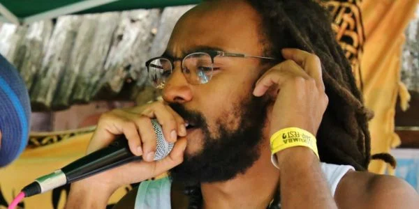 De Strangers tap deep rhythms and deeper truths on Timeless Bond. Reggae Tastemaker