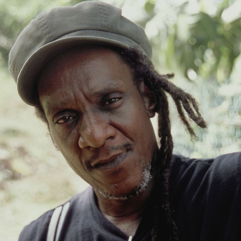 Marijuana Sessions in Dub: Linval Thompson meets Roberto Sánchez in a heavyweight encounter. Reggae Tastemaker