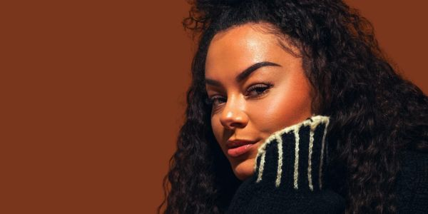 Aleighcia Scott shines on a dub-kissed Welsh classic ‘Ar Hyd y Nos’. Reggae Tastemaker