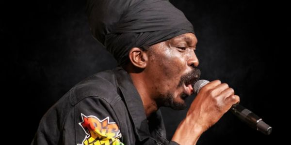 Anthony B and Mo'Kalamity find solace by the sea in heartfelt 'Little Cottage'. Reggae Tastemaker