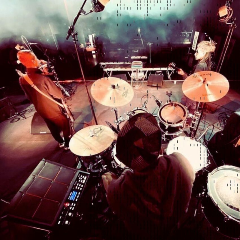 Roots legend Winston McAnuff & The Ligerians unite on ‘Story Comes To Bump’. Reggae Tastemaker