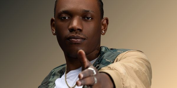 Gold Up's Honeycomb Riddim gives Valiant the perfect stage for heartbreaker ‘Let Me Go’. Reggae Tastemaker